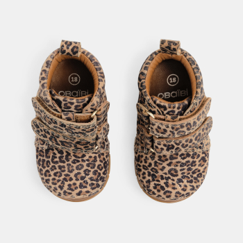 بوت قصير باللون البني للخطوات الأولى للفتيات الصغيرات